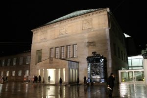 Gates of Hell, has been mounted on the facade of the Kunsthaus Zürich.